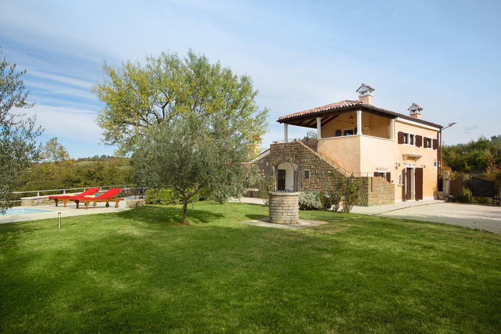 Villa Momiano With Private Pool Momjan Bagian luar foto
