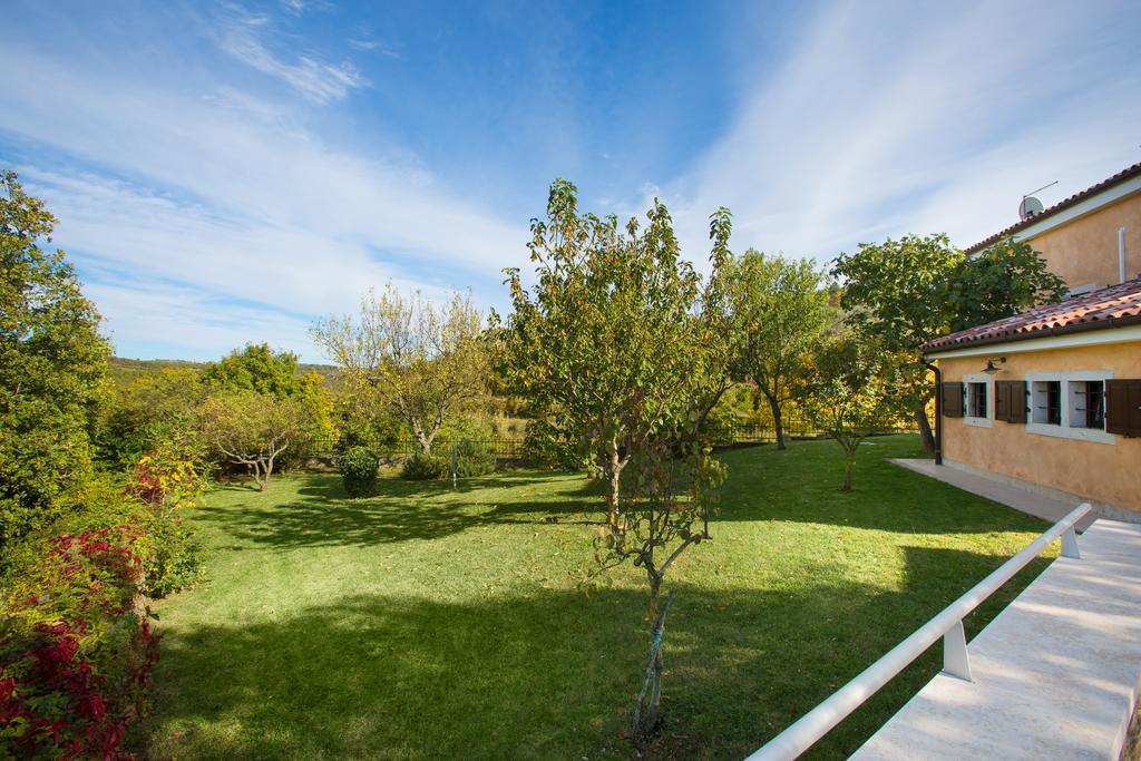 Villa Momiano With Private Pool Momjan Bagian luar foto