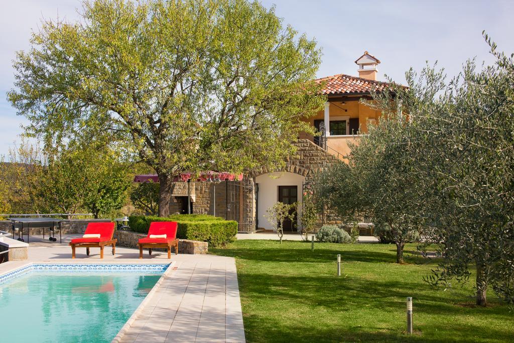 Villa Momiano With Private Pool Momjan Bagian luar foto