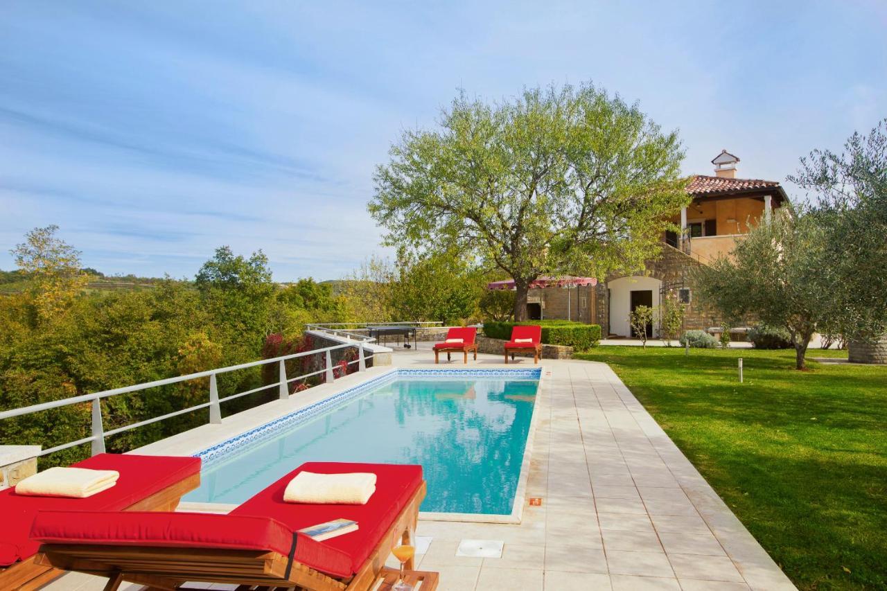 Villa Momiano With Private Pool Momjan Bagian luar foto